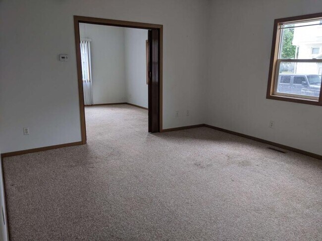 Building Photo - 912/914 E Jefferson St