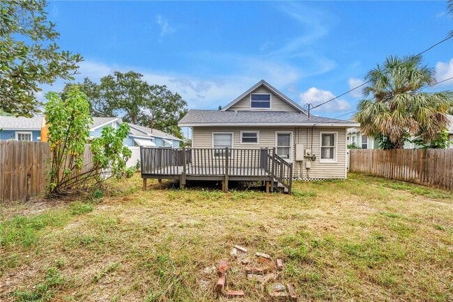 Building Photo - 116 16th Ave SE