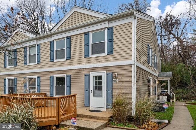 Building Photo - 90 Ridgelawn Rd