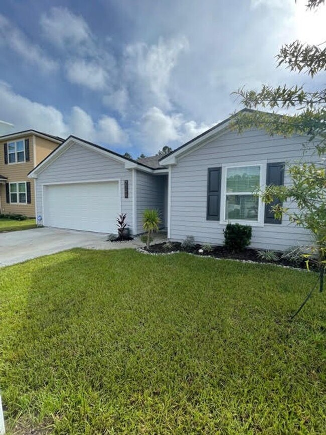 Building Photo - Practically New Home