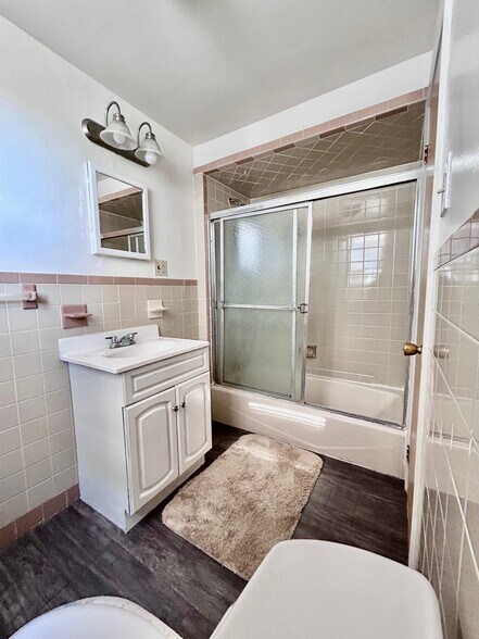 Building Photo - 516 Norwood St