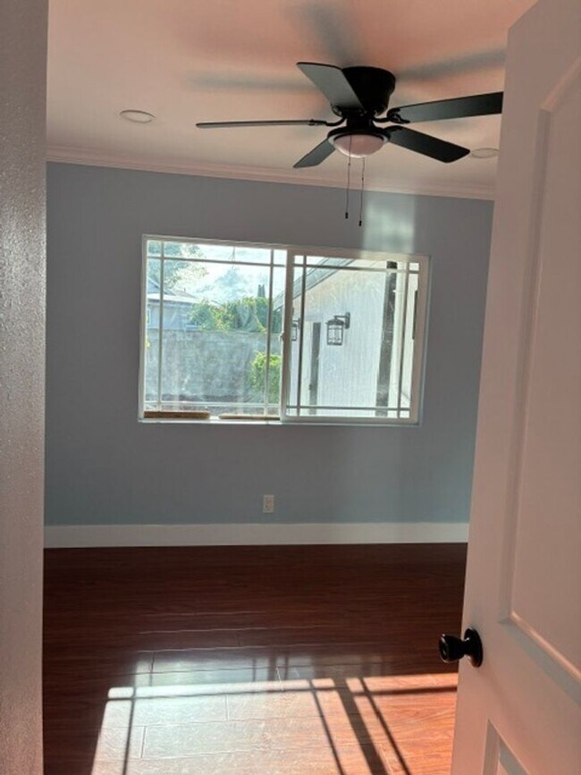 Building Photo - 5 Bedroom 4 Bath House in Garden Grove
