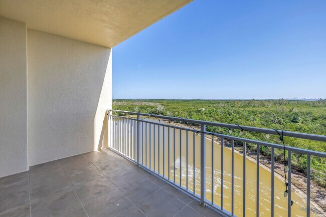 Building Photo - WATER VIEW CONDO 2/2 #714