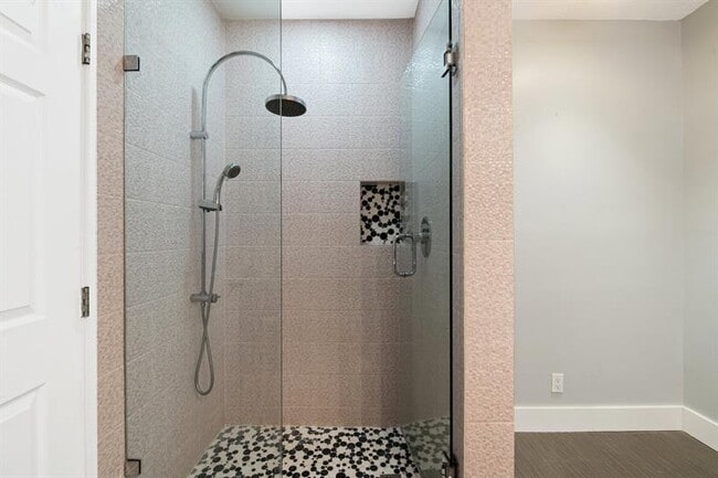 Building Photo - 1260 N Riverside Dr