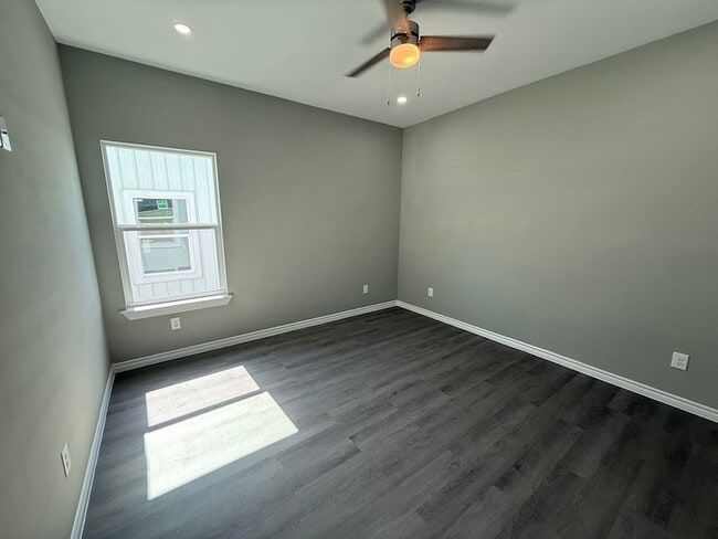 Building Photo - 416 J R Rodriguez St