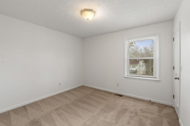 Building Photo - 709 Sandburg Pl