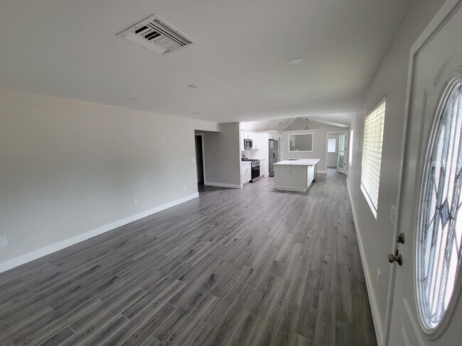 Building Photo - 535 W 15th St