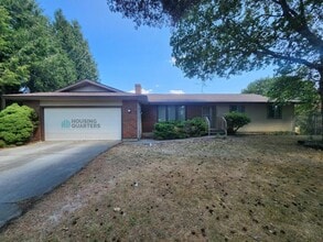 Building Photo - 1121 S Glenbrook Ct
