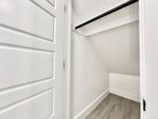 Building Photo - 8509 Shoreham