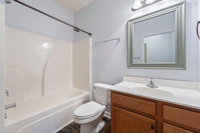 Building Photo - 586 Harrison Dr NW