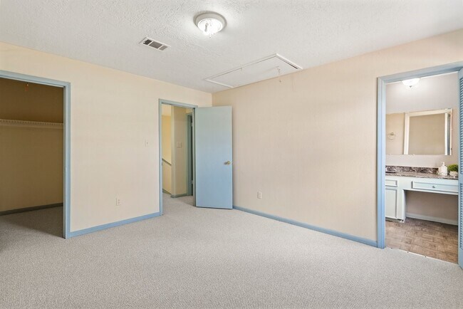 Building Photo - 8583 Wilcrest Dr