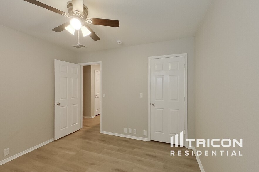 Building Photo - 206 Bison Meadow Dr