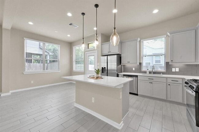 Building Photo - 308 N Spotted Fern Dr