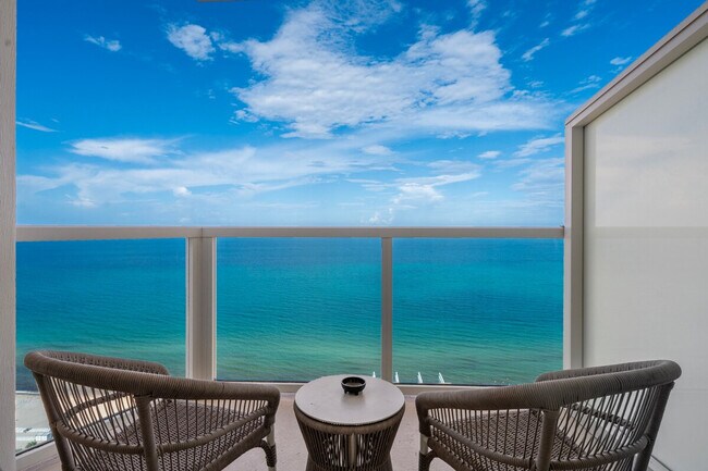 Building Photo - 4401 Collins Ave