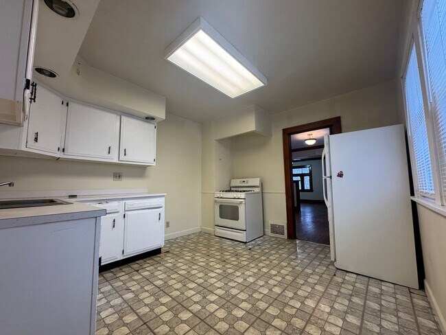 Building Photo - 4116 Biddulph Ave