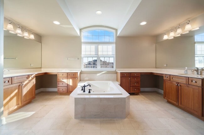 Building Photo - 408 N White Deer Trail