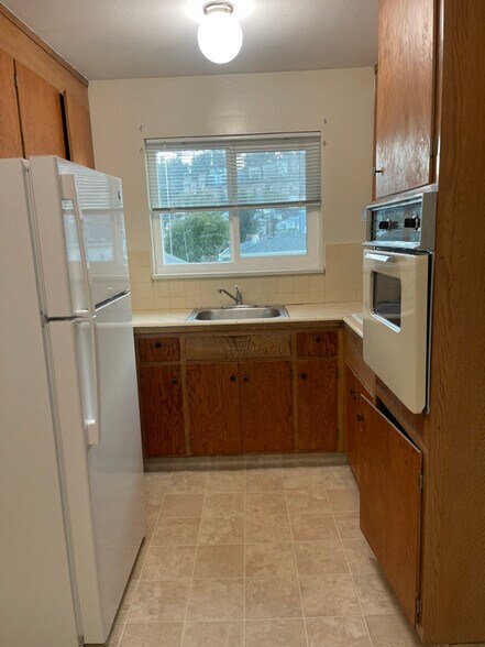 Primary Photo - 632 Stannage Ave