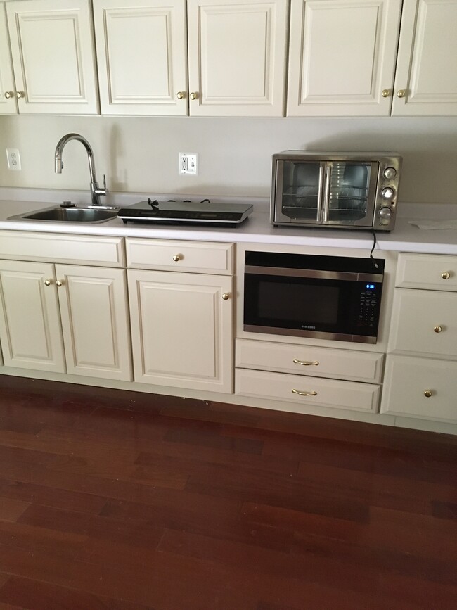 kitchen area - 8290 Armetale Ln