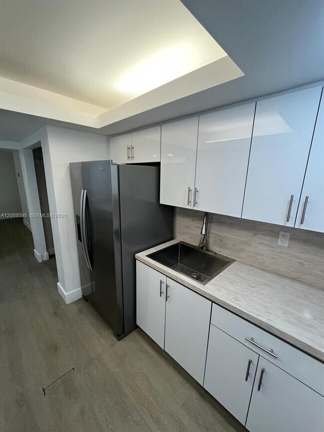 Building Photo - 1400 W 39th Pl