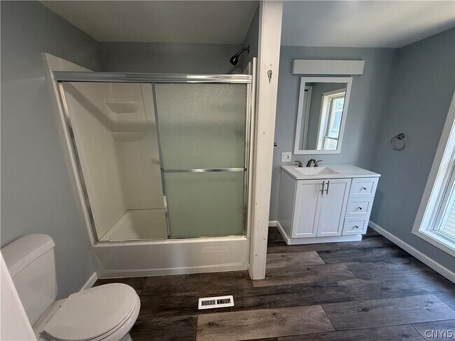 Building Photo - 417 Franklin St