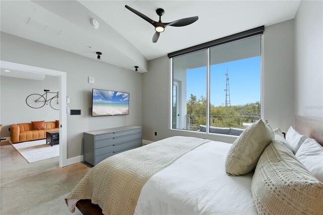 Building Photo - 525 E Jackson St