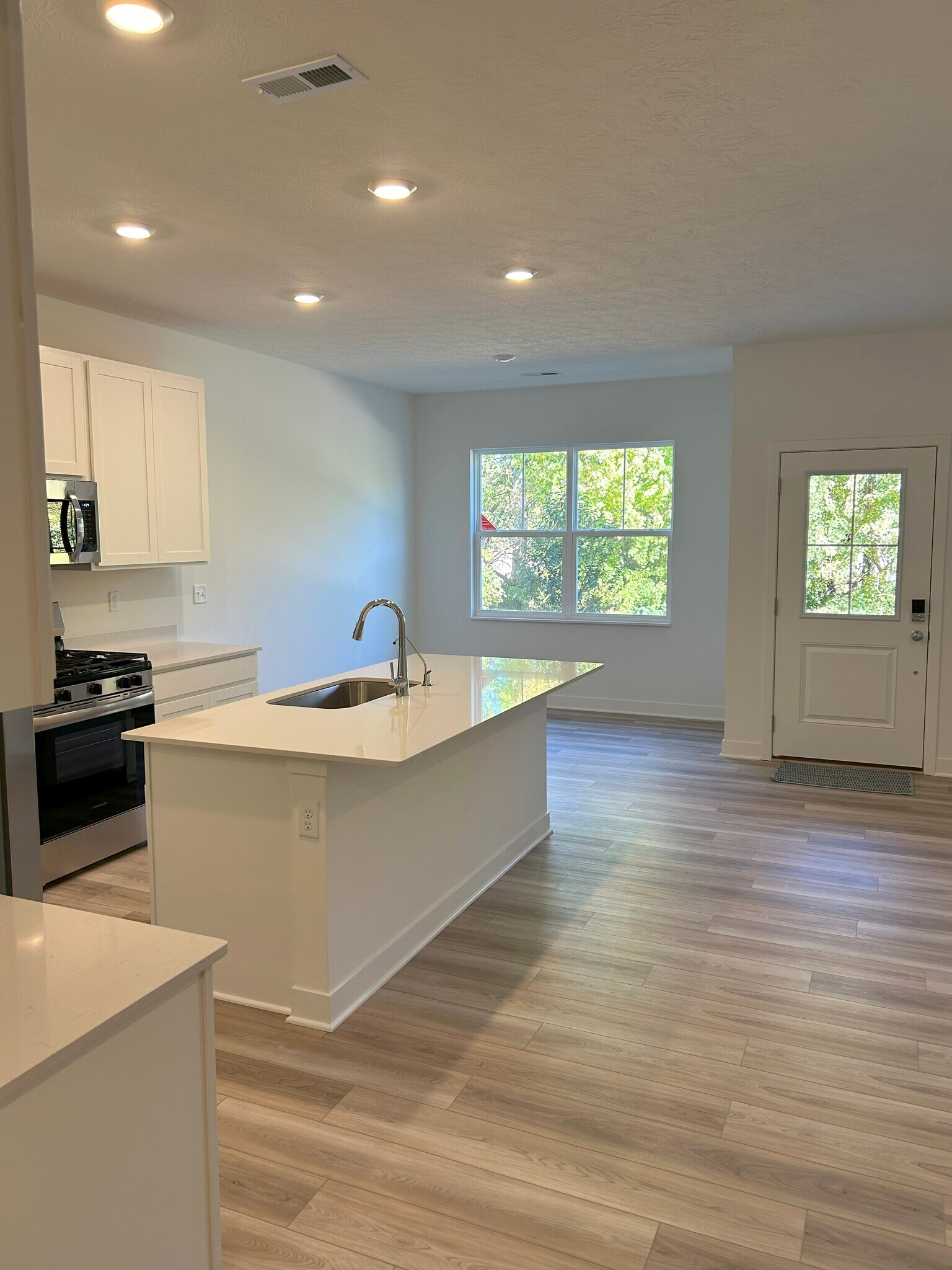 Building Photo - 1752 Trinity Ln