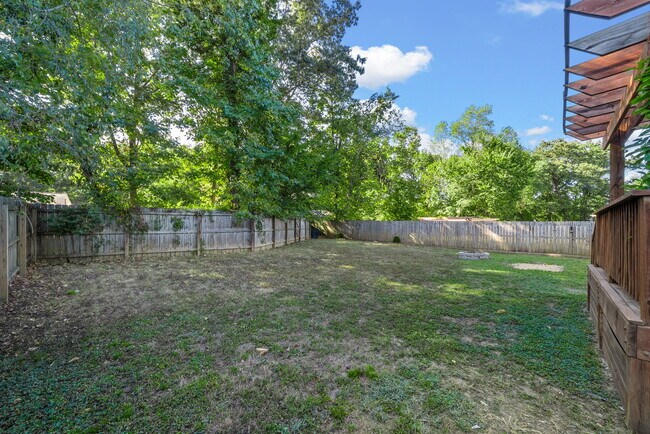 Building Photo - 420 N Magnolia Dr