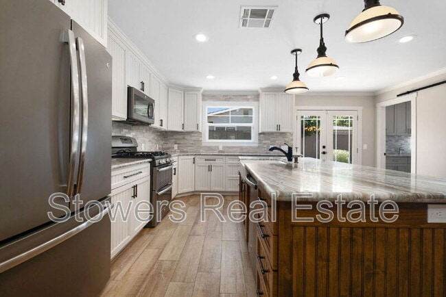 Building Photo - 823 Mohawk Dr