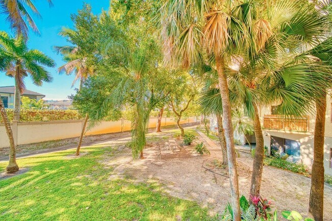 Building Photo - 8290 Lake Dr