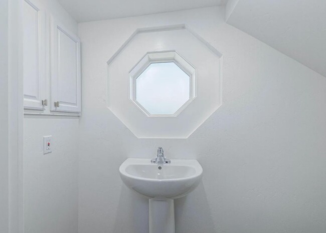 Building Photo - 266 NW Riverside Blvd