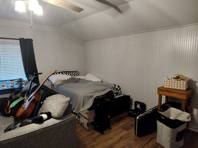 Building Photo - 683 Carlouetta Rd