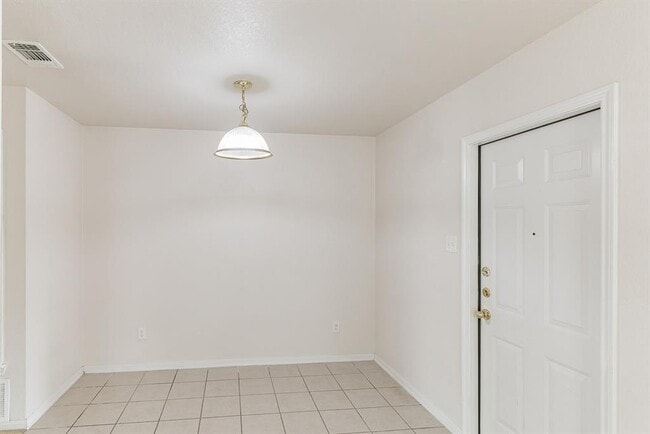 Building Photo - 319 Cedar Ridge Dr