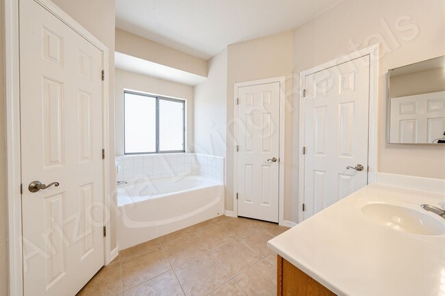 Building Photo - 2085 Alan Ladd Dr