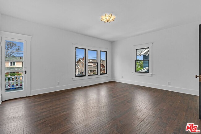 Building Photo - 1804 Roosevelt Ave