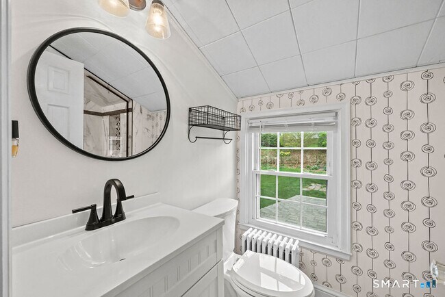 Building Photo - 575 S Main St