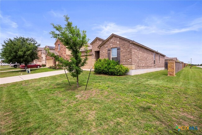 Building Photo - 1203 Daffodil Dr