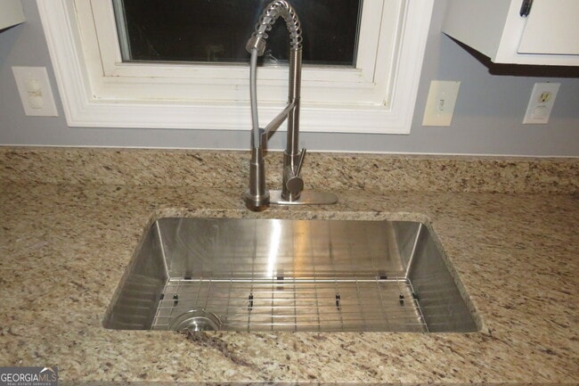 Building Photo - 1105 Hampton Rd