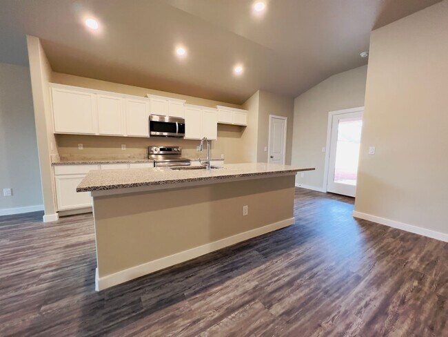 Building Photo - PRE-LEASING FOR JUNE! 3/2/2 located in Wolfforth