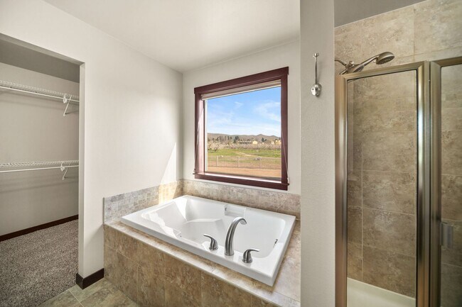 Building Photo - 229 Sun Valley Dr