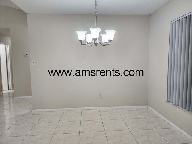 Building Photo - Spacious 3 bedroom 2 bath in Kissimmee