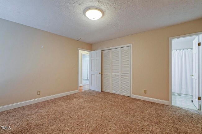 Building Photo - 4610 Linden Rd