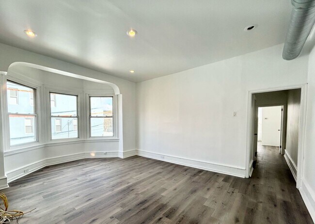 Building Photo - 1801 W Erie Ave
