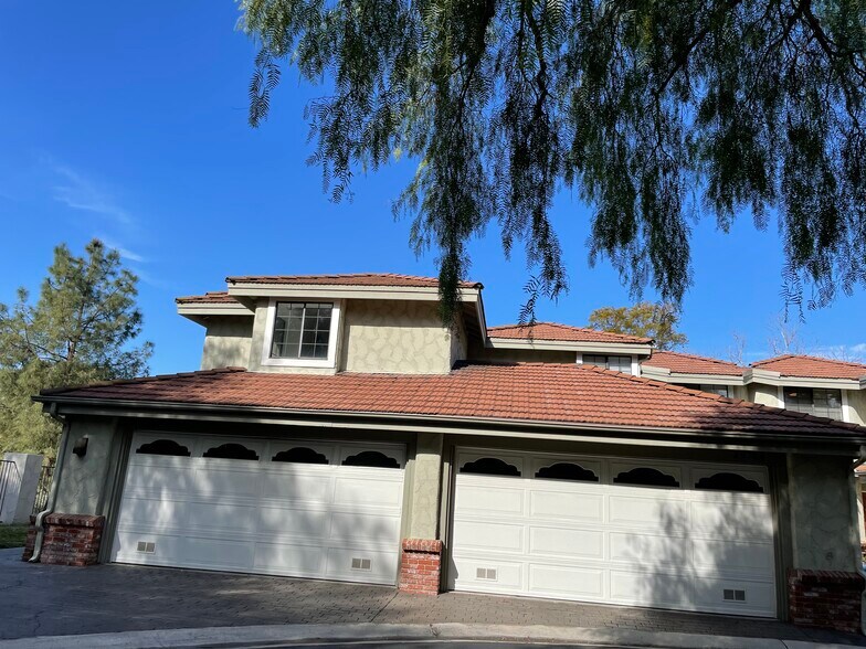 Primary Photo - 29752 Strawberry Hill Dr