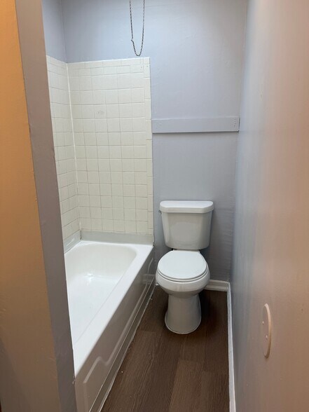 Building Photo - 5753 N Beechwood St