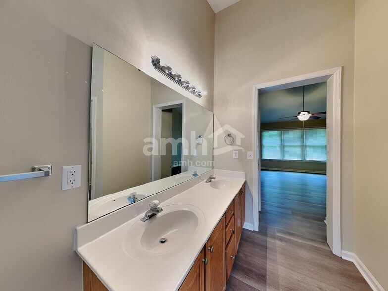 Building Photo - 325 Brims Way