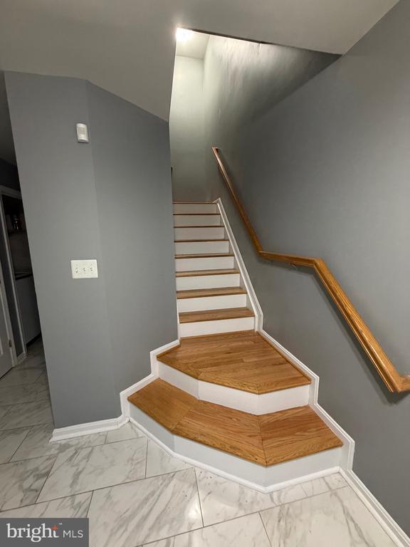 Building Photo - 7704 Periwinkle Way