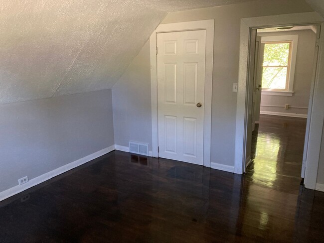 Building Photo - 3 Bed 1 Bath Single Family Home in Rothschild