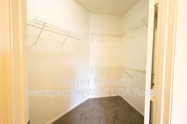 Building Photo - 15252 N 100th St