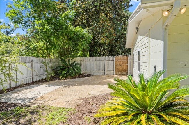 Building Photo - 3820 NW 15 Ave