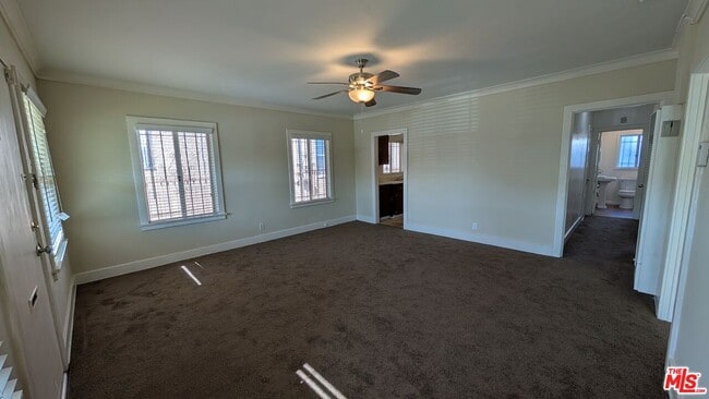 Building Photo - 1153 W 39th St